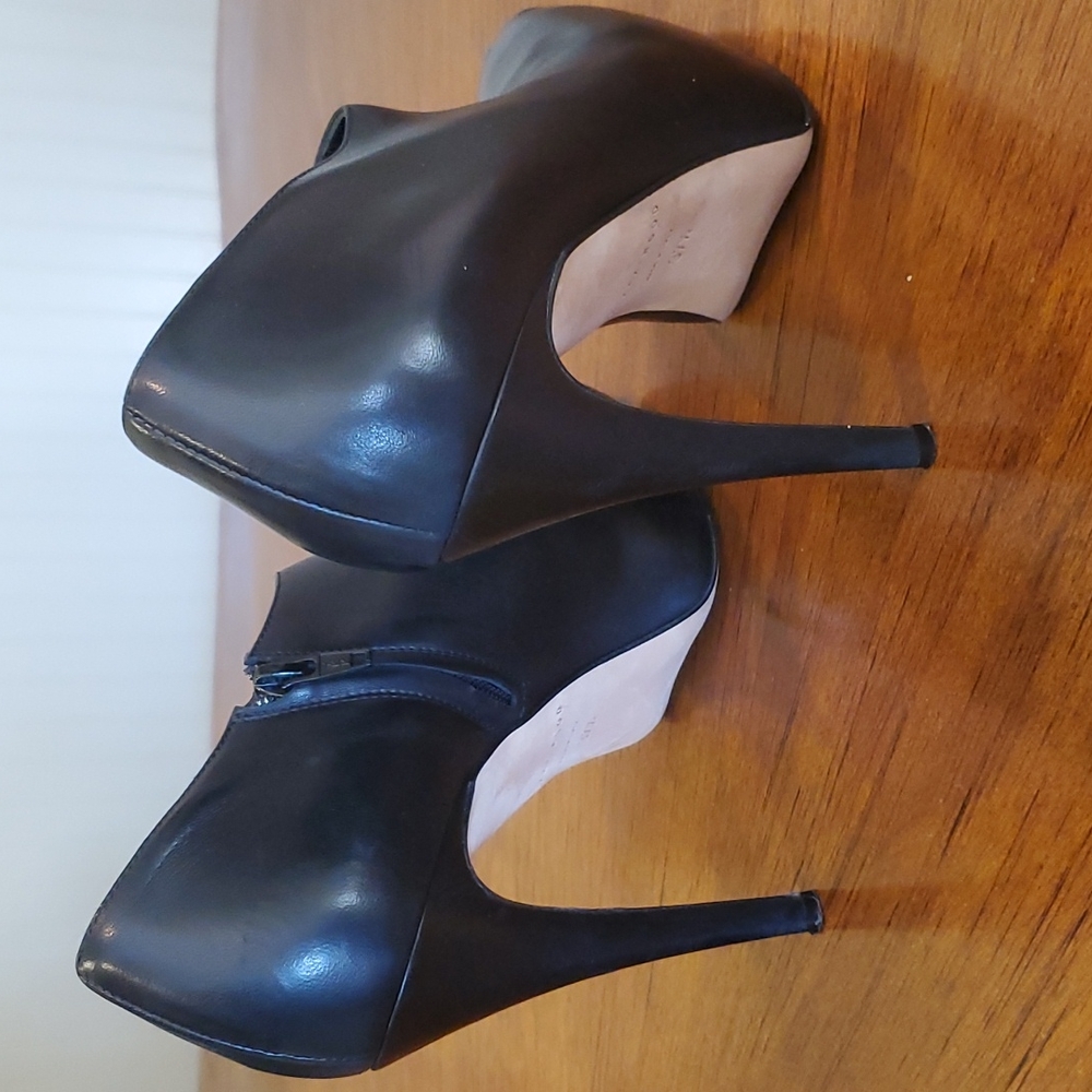 Brian Atwood bootie heel - Picture 8 of 8